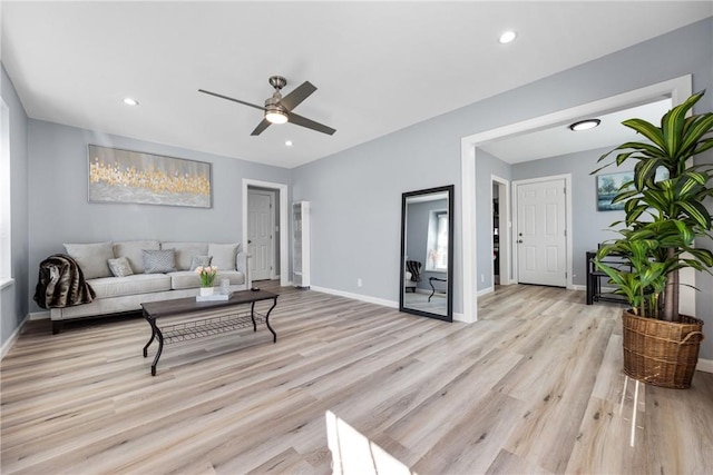 living room featuring recessed lighting, light wood-type flooring, and baseboards