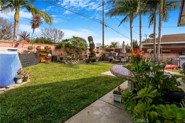view of yard featuring fence