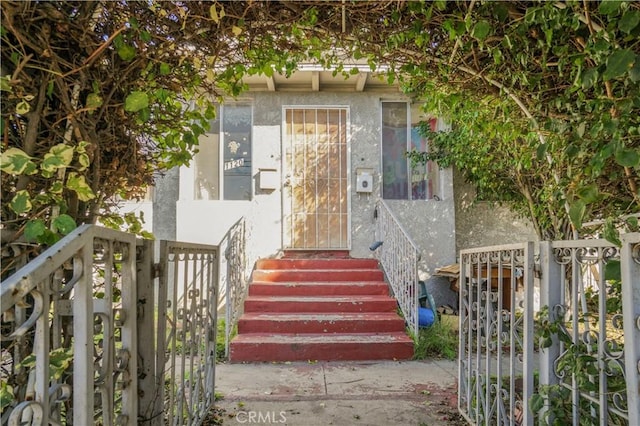 view of exterior entry with stucco siding