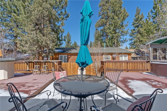 deck with outdoor dining space