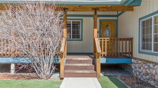 entrance to property featuring a porch