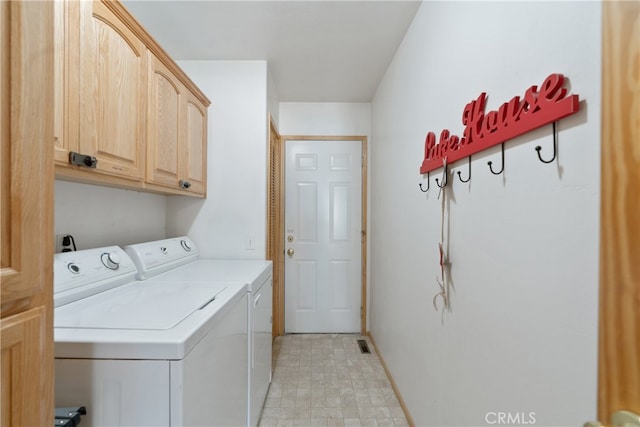 laundry room featuring washer and dryer, visible vents, cabinet space, and baseboards