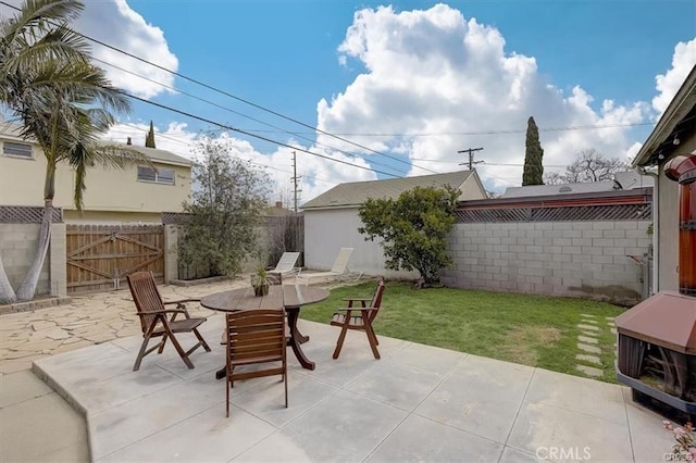 view of patio featuring a fenced backyard