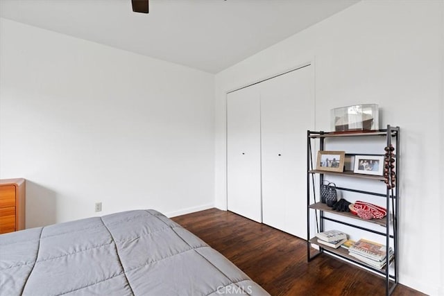 bedroom featuring ceiling fan, wood finished floors, a closet, and baseboards