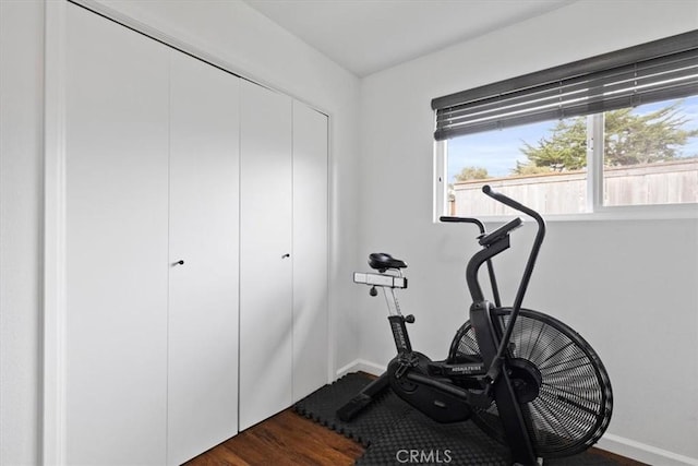 workout area featuring baseboards