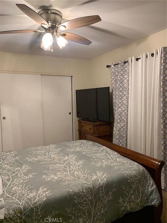 bedroom featuring a closet and a ceiling fan