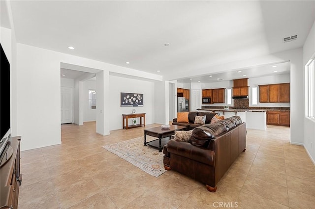 living room featuring recessed lighting, visible vents, baseboards, and light tile patterned floors