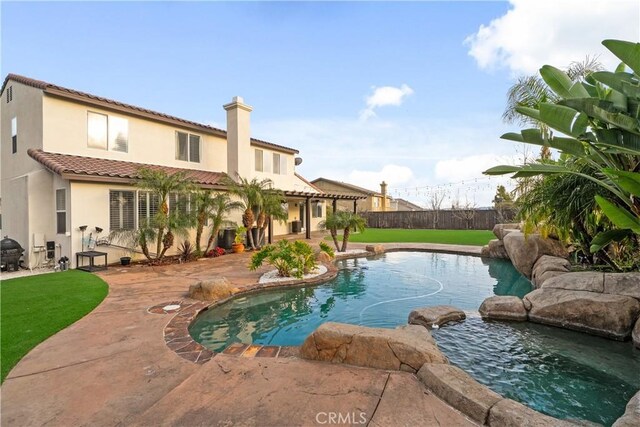 33740 Old Trail Dr, Yucaipa, CA 92399 - view of swimming pool featuring a patio area and a pool with connected hot tub