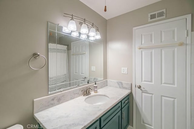 bathroom featuring visible vents, curtained shower, and vanity