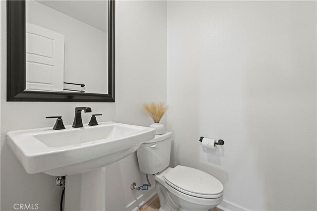 27046 Tanager Ln, Valencia, CA 91381 - bathroom featuring baseboards and toilet