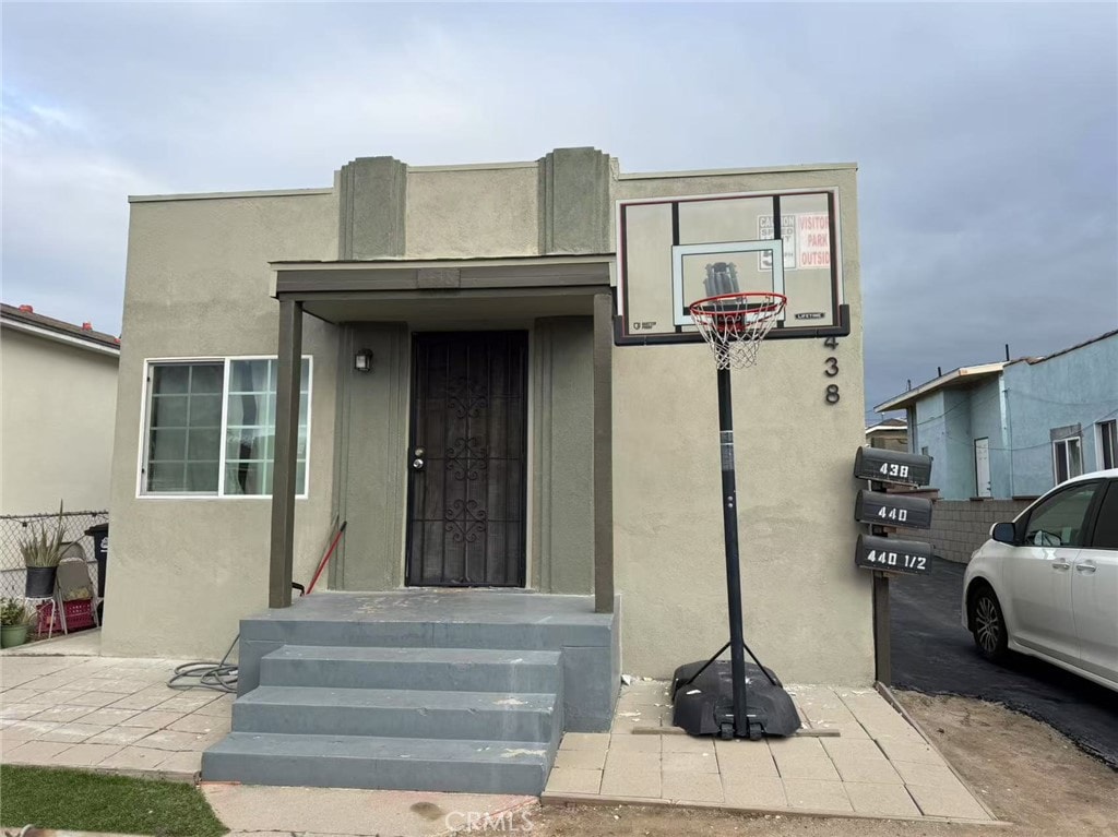 view of exterior entry with stucco siding