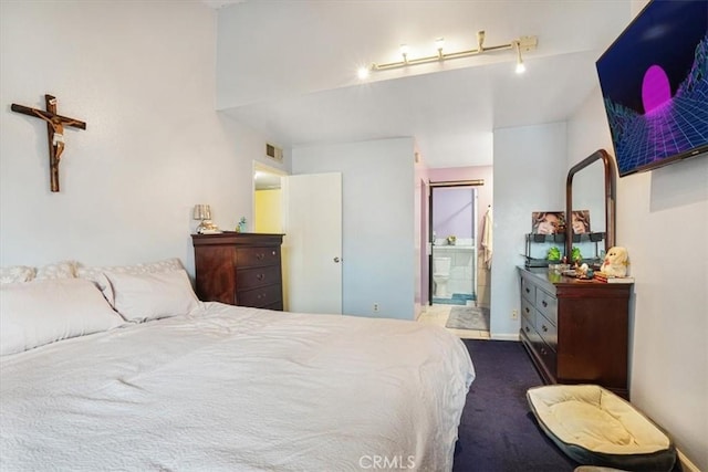 9920 Sepulveda Blvd Unit 1, Mission Hills San Fernando, CA 91345 - carpeted bedroom featuring ensuite bath