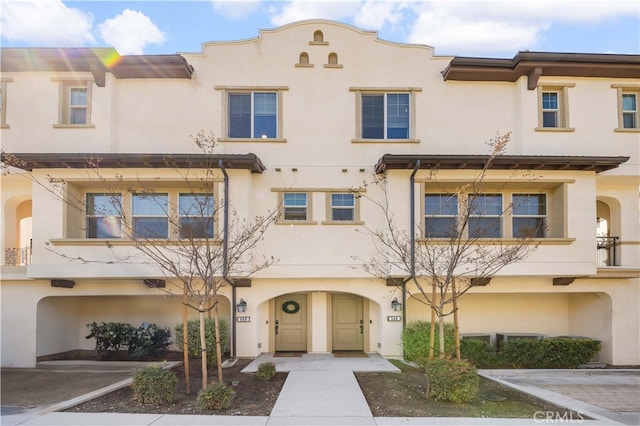 view of front of property with stucco siding