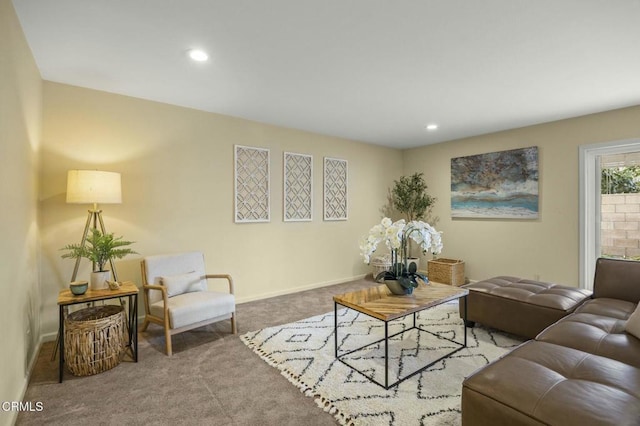 carpeted living room featuring recessed lighting and baseboards