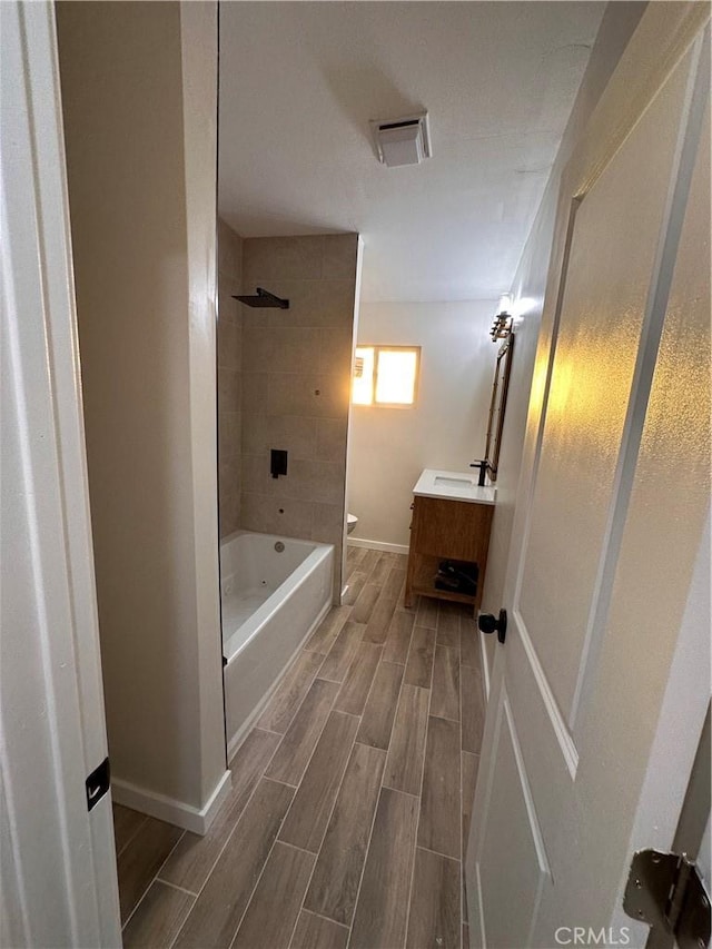 full bathroom with vanity, baseboards, visible vents, and wood tiled floor