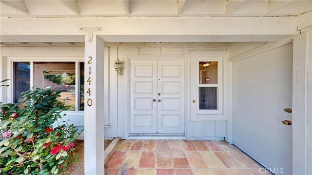 entrance to property with covered porch