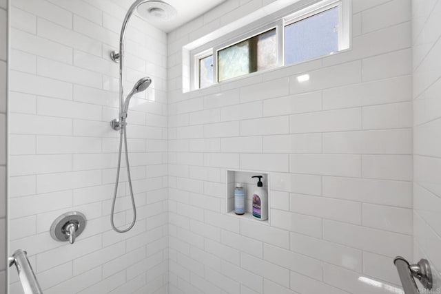 bathroom featuring tiled shower