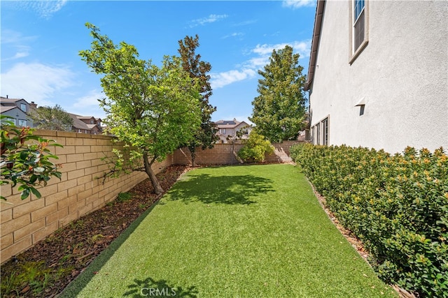 view of yard featuring a fenced backyard