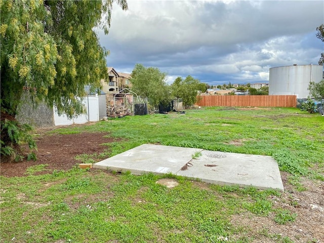 view of yard featuring fence