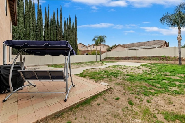 29193 Via Espada, Murrieta, CA 92563 - fenced backyard with a patio area