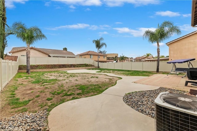 29193 Via Espada, Murrieta, CA 92563 - fenced backyard with central AC unit and a patio