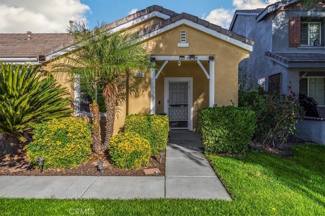 property entrance featuring stucco siding