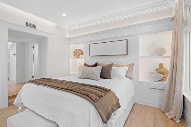 bedroom featuring recessed lighting, visible vents, light wood-style floors, and crown molding