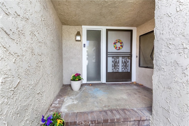 property entrance featuring stucco siding