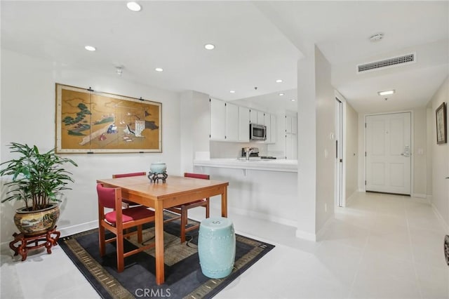 dining room featuring light tile patterned flooring, visible vents, recessed lighting, and baseboards