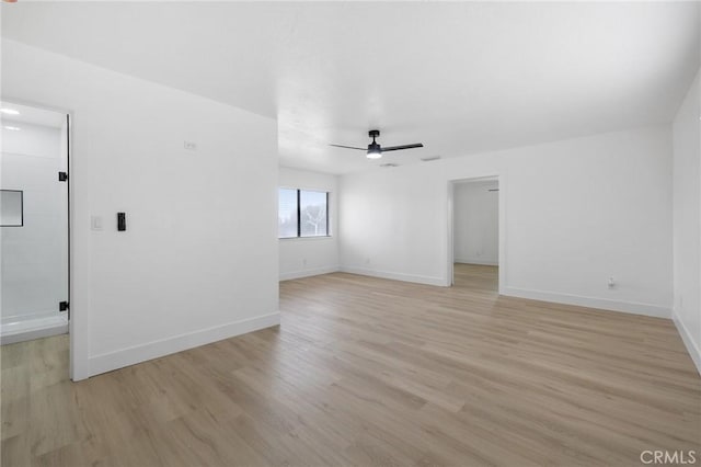 unfurnished room featuring light wood-style flooring, baseboards, and a ceiling fan