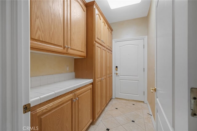 laundry room featuring light tile patterned flooring