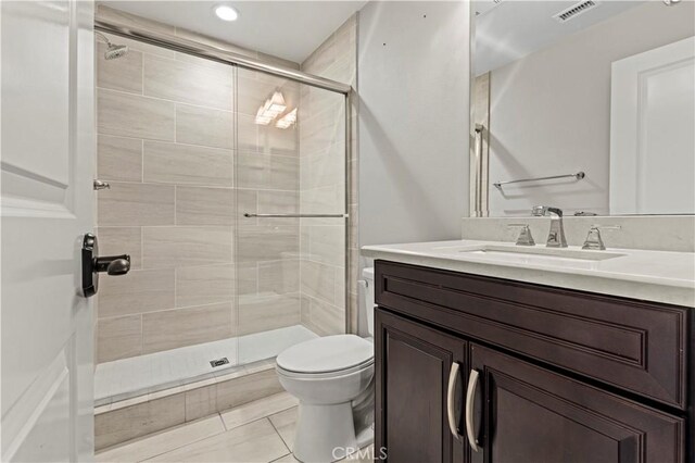 full bathroom featuring visible vents, vanity, toilet, and a shower stall