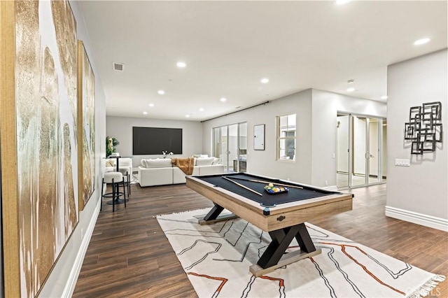 rec room with visible vents, dark wood-type flooring, baseboards, recessed lighting, and billiards