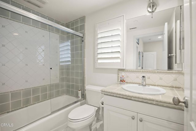 full bath featuring toilet, enclosed tub / shower combo, visible vents, vanity, and decorative backsplash