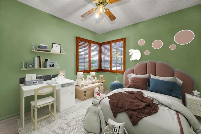 bedroom featuring carpet flooring, a textured ceiling, and ceiling fan