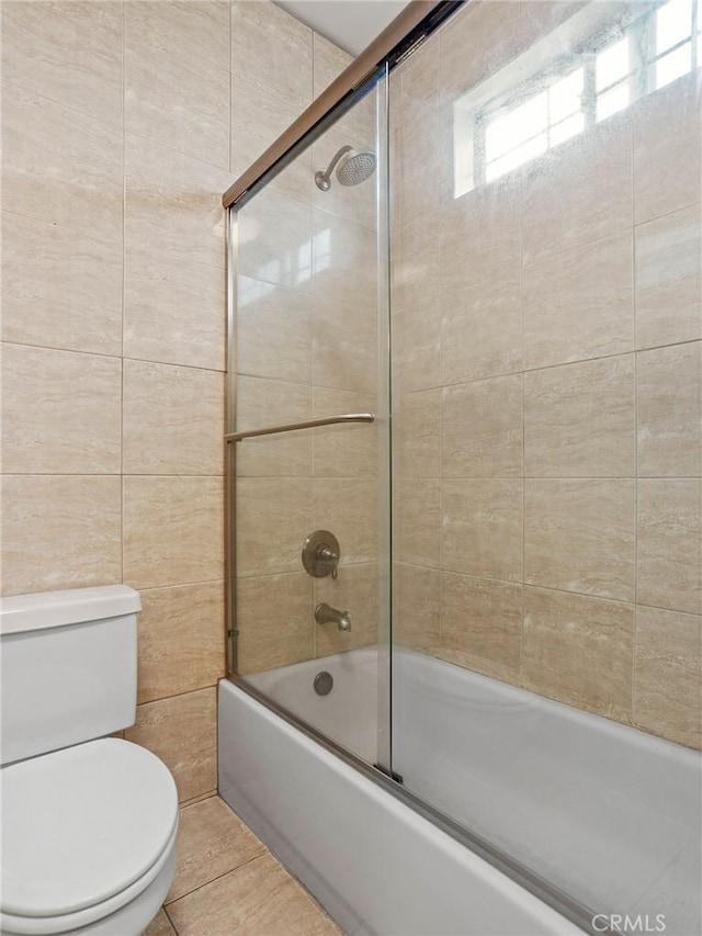 full bathroom with combined bath / shower with glass door and toilet