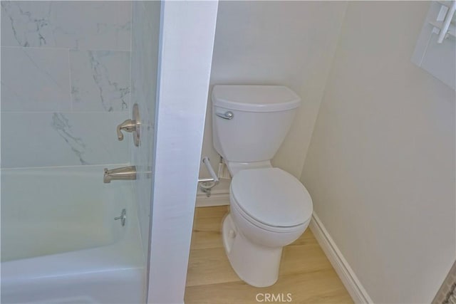 full bath featuring a shower, baseboards, toilet, and wood finished floors