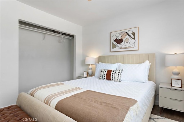 56838 Bonanza Dr, Yucca Valley, CA 92284 - bedroom featuring wood finished floors
