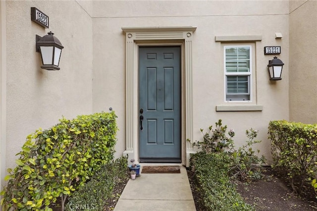 property entrance featuring stucco siding