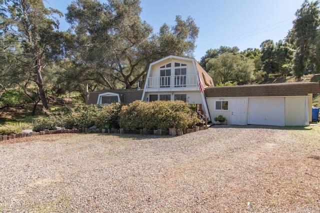 view of front of house with an attached garage and driveway