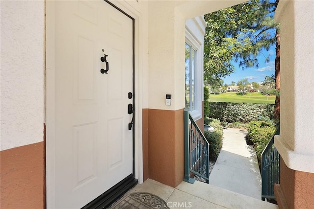 entrance to property with stucco siding