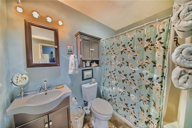 bathroom featuring curtained shower, toilet, and vanity