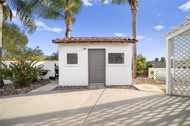 view of outbuilding featuring an outbuilding