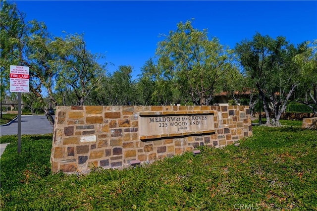 view of community / neighborhood sign