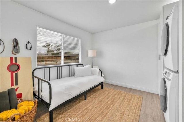6566 El Rey Ave Unit 29, Palms, CA 92277 - sitting room with stacked washer / dryer, light wood-type flooring, and baseboards
