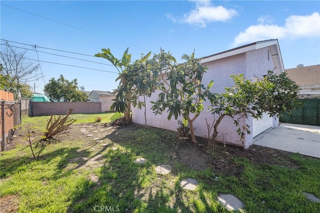 view of yard with a garage and fence