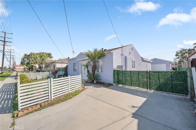 view of front of property with a fenced front yard and stucco siding