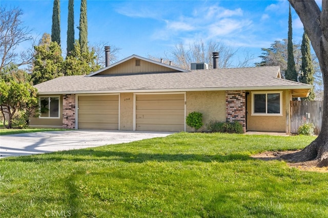 ranch-style home with roof with shingles, an attached garage, stucco siding, a front lawn, and concrete driveway