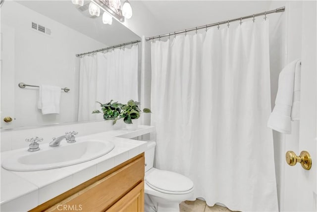 full bathroom featuring vanity, toilet, a shower with curtain, and visible vents