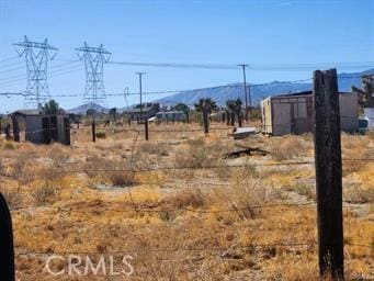 view of yard with a mountain view